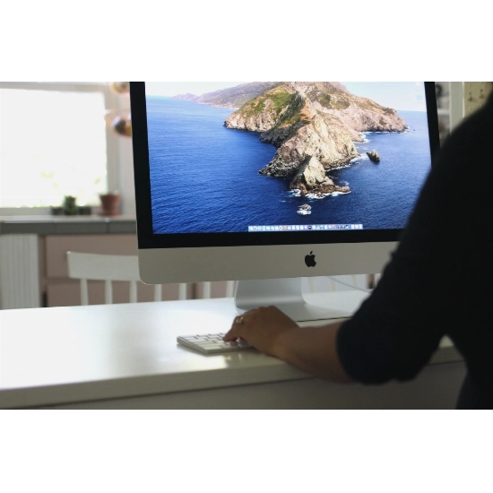 Apple iMac. Слияние Мощности и Элегантности